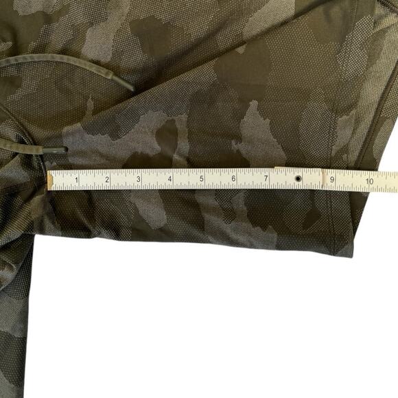 Lululemon Men's Camo 9" Athletic Shorts Size M - Picture 3 of 4